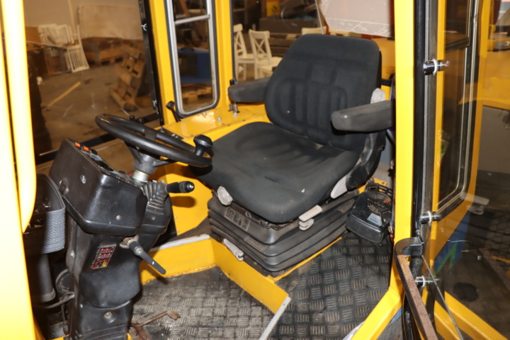 931397-15 WULFF 2000 -01 with gear CUF074