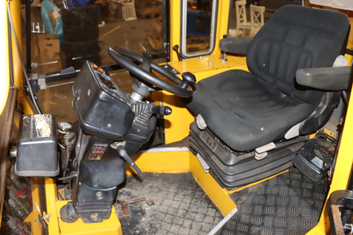 931397-17 WULFF 2000 -01 with gear CUF074