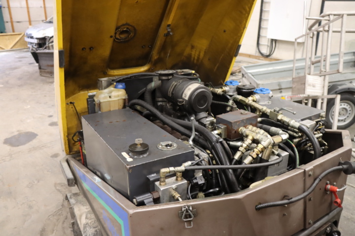 931397-25 WULFF 2000 -01 with gear CUF074