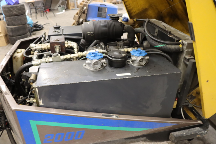 931397-27 WULFF 2000 -01 with gear CUF074