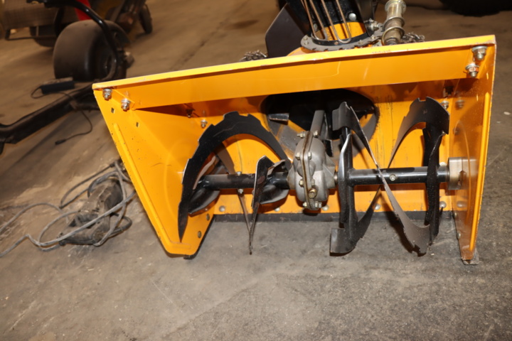 931406-8 Stiga 523 snow blower