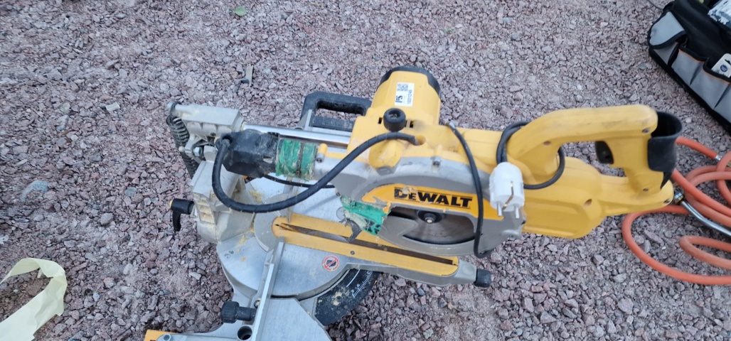 1031246-4 Cut & miter saw DeWalt DWS 777QS