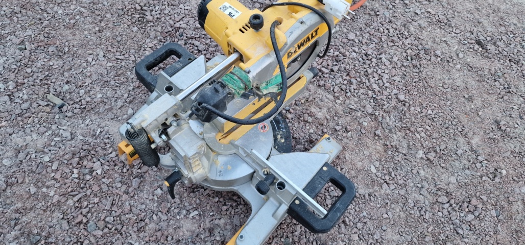 1031246-7 Cut & miter saw DeWalt DWS 777QS