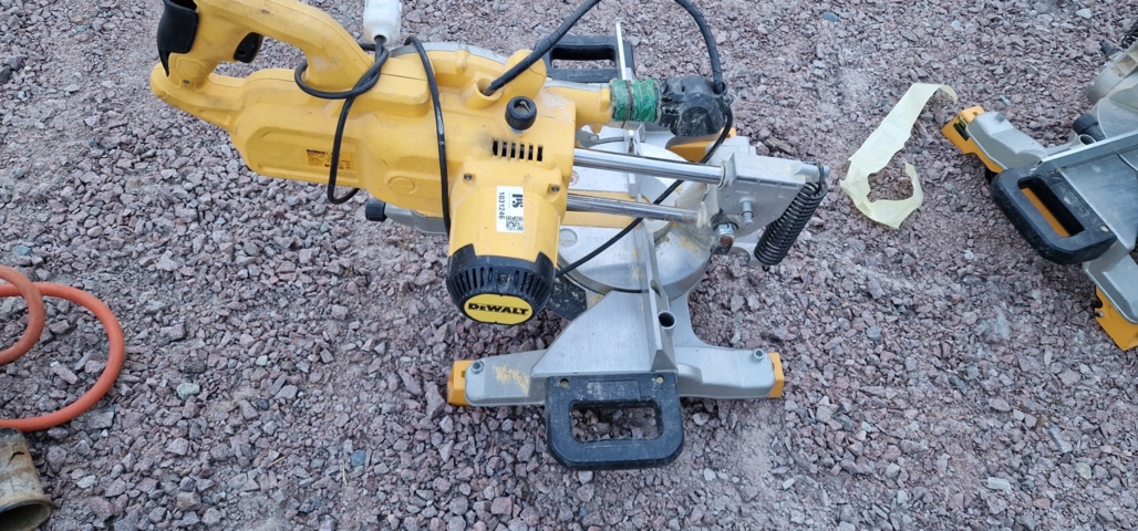 1031246-8 Cut & miter saw DeWalt DWS 777QS
