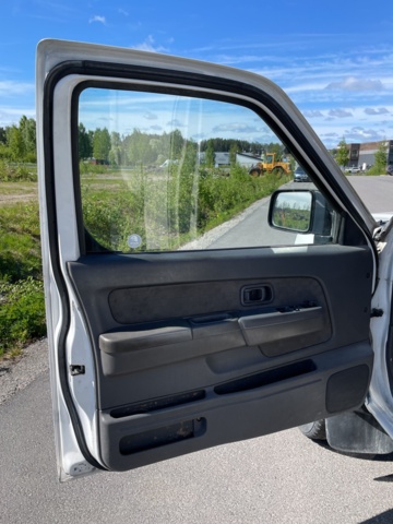 998600-57 Nissan NP300 King Cab 2.5 4WD Manual, 133hp - 2008