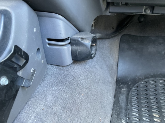 998600-79 Nissan NP300 King Cab 2.5 4WD Manual, 133hp - 2008