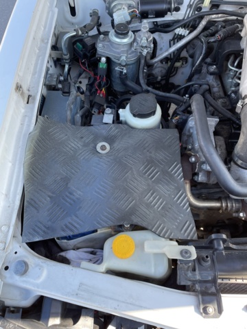 998600-91 Nissan NP300 King Cab 2.5 4WD Manual, 133hp - 2008