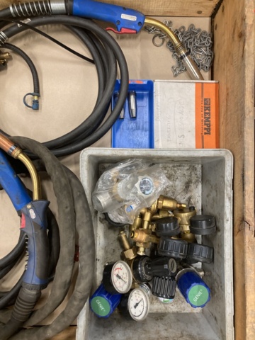 1038274-4 Hose package and gas regulators