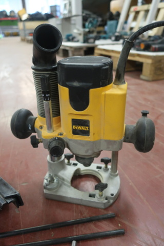 1029249-4 Overhand router, DeWalt DW621