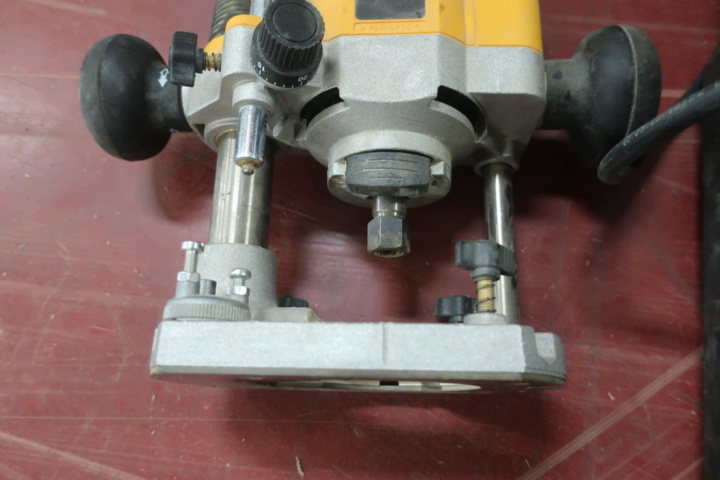 1029249-6 Overhand router, DeWalt DW621