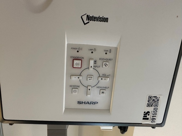 991550-4 Projector Notevision Sharp and projection screen