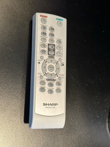 991550-8 Projector Notevision Sharp and projection screen