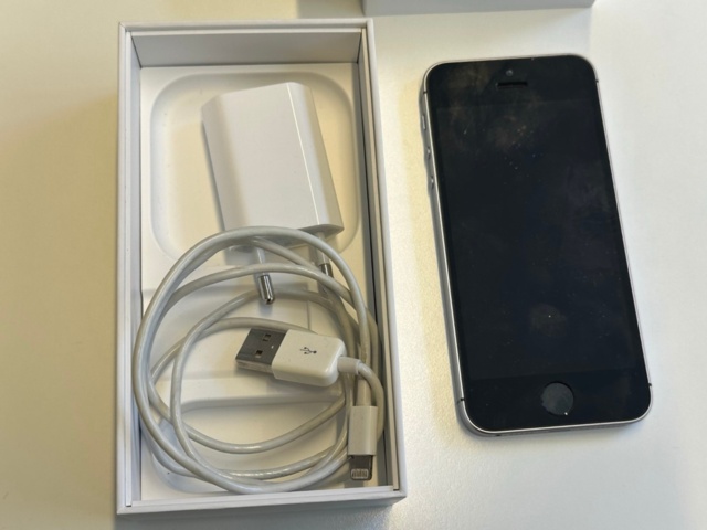 991559-5 iPhone SE Space Gray 32 GB