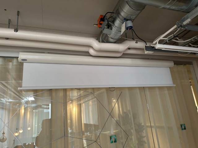 991550-10 Projector Notevision Sharp and projection screen