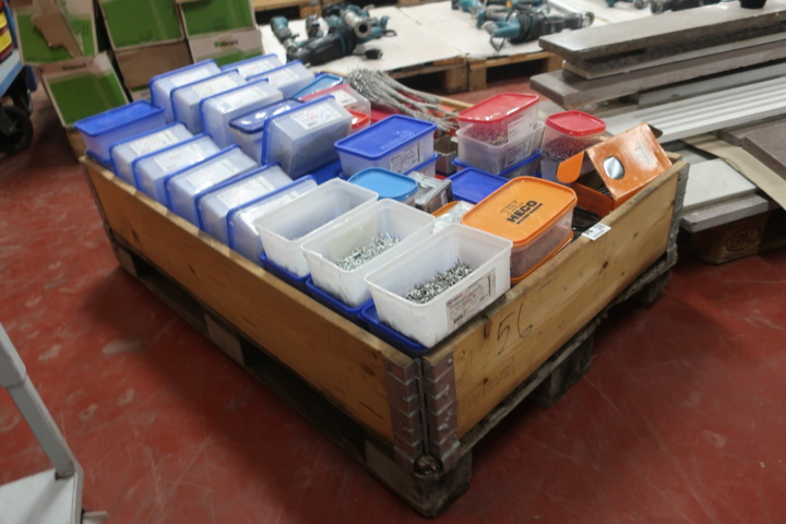 1029300-2 Pallet with miscellaneous for sheet metal work, i.a. tin screw, rivets