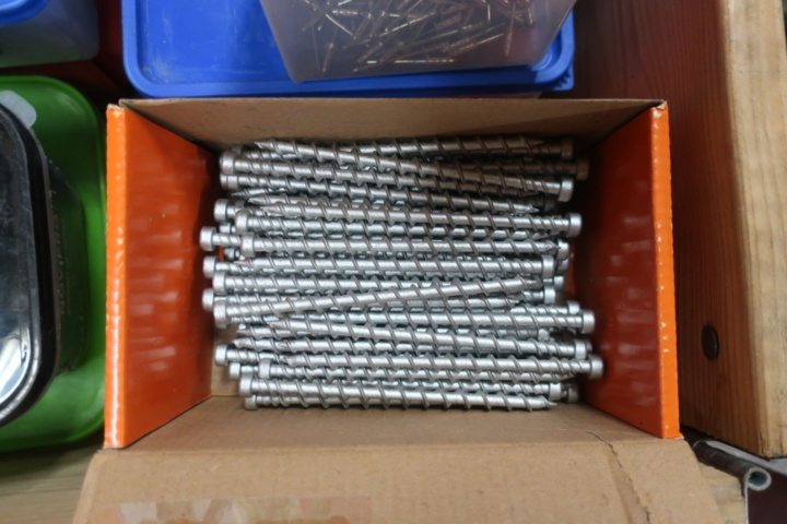 1029300-10 Pallet with miscellaneous for sheet metal work, i.a. tin screw, rivets