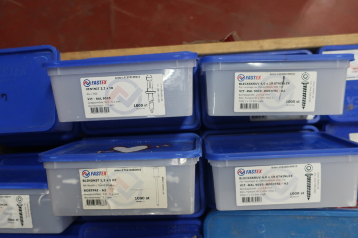 1029300-11 Pallet with miscellaneous for sheet metal work, i.a. tin screw, rivets