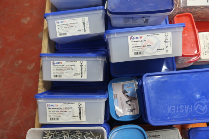 1029300-13 Pallet with miscellaneous for sheet metal work, i.a. tin screw, rivets