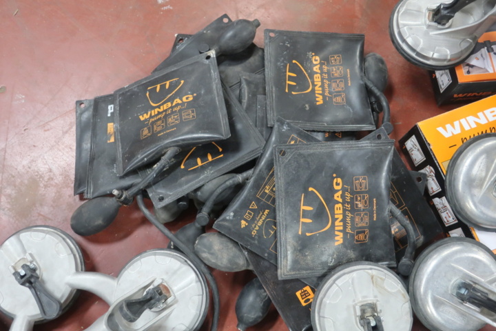 1029316-4 Lot with various vacuum lifters