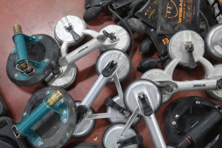 1029316-5 Lot with various vacuum lifters