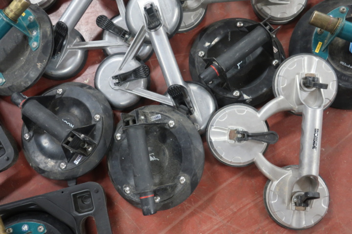 1029316-6 Lot with various vacuum lifters