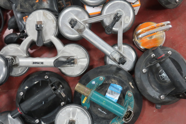 1029316-7 Lot with various vacuum lifters