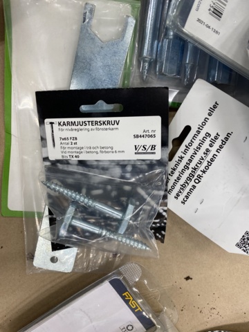 1040022-7 Tape, Frame adjuster, Bits Deck Tool, Window sheet screw, Center drill, etc