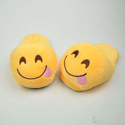 1040084-2 Emojistofflor blandade motiv och storlekar 22 till 41, 1 250 par