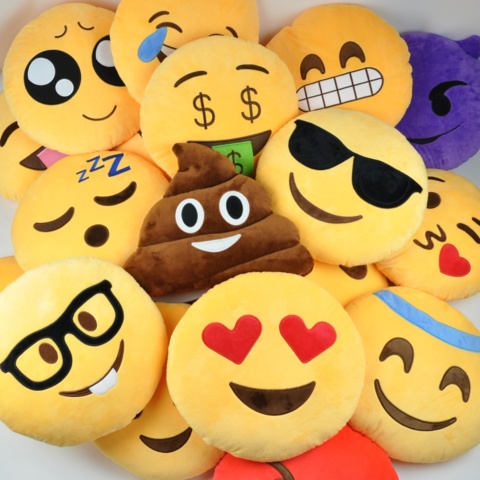 1040086-1 Emoji pillows 32x32 round plush filled with polypropylene cotton embroidered pattern, 1,330 pcs