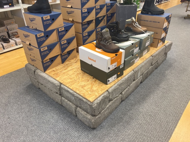 981012-12 Freestanding store interior, benches, shoe shelves, etc