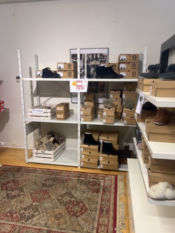 981013-6 Store interior Sheet metal shelves 43 sections