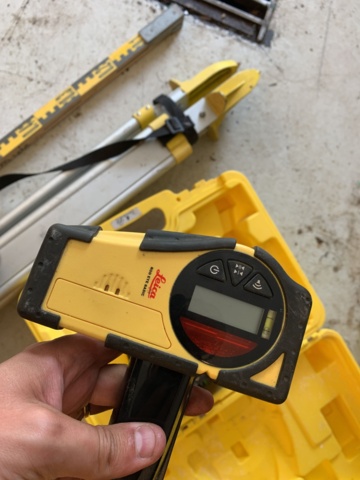 992982-3 Rotary laser Leica Rugby 100 with accessories