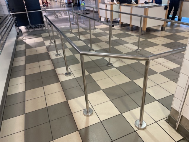 1025918-7 Stainless steel railings from queue systems