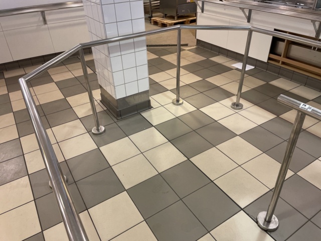 1025919-5 Stainless steel railings from queue systems