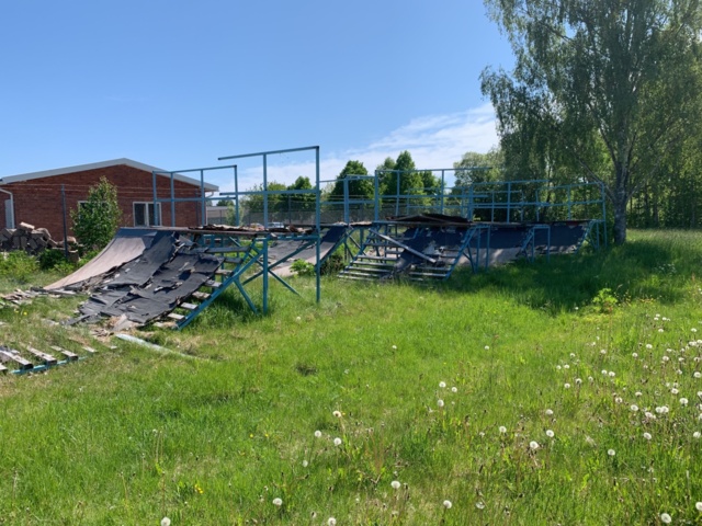 1036616-2 Large skateboard ramp