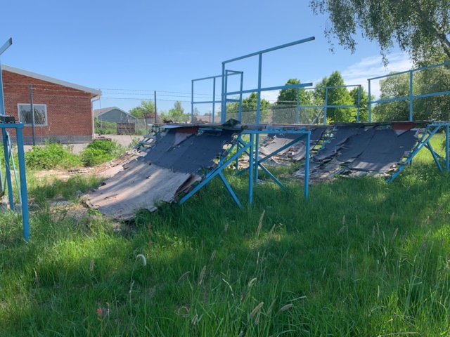 1036616-8 Large skateboard ramp