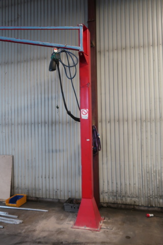 1029467-3 Svängpelarkran med telfer, 125kg