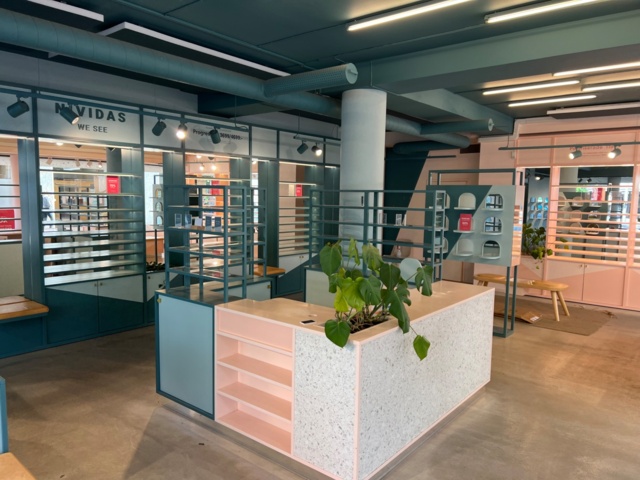 733001-1 Store interior with cash desk in 44 parts