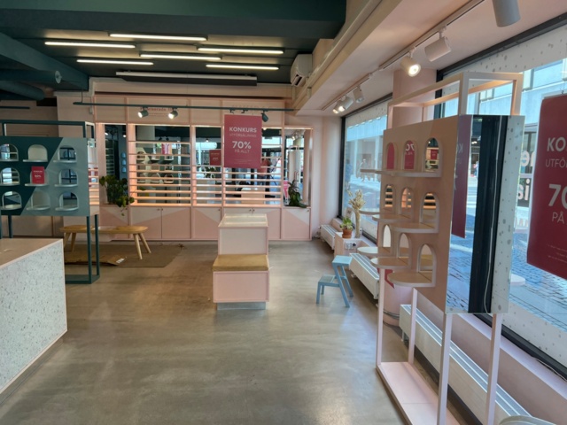 733001-2 Store interior with cash desk in 44 parts