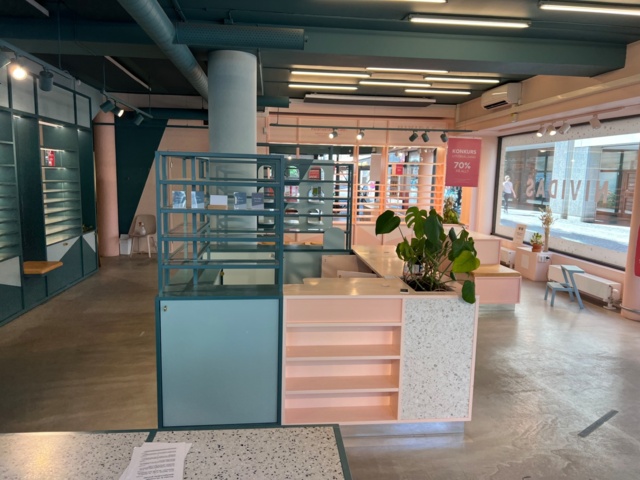 733001-3 Store interior with cash desk in 44 parts