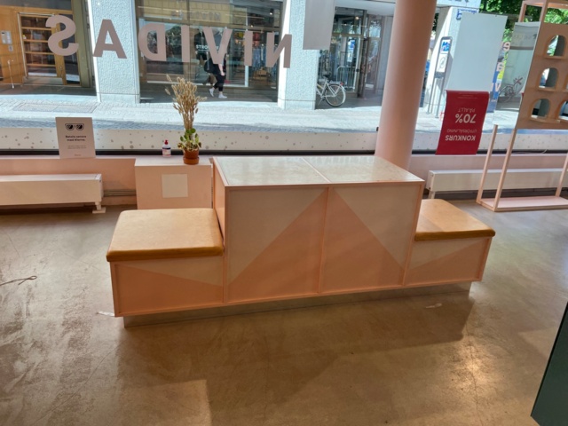 733001-11 Store interior with cash desk in 44 parts