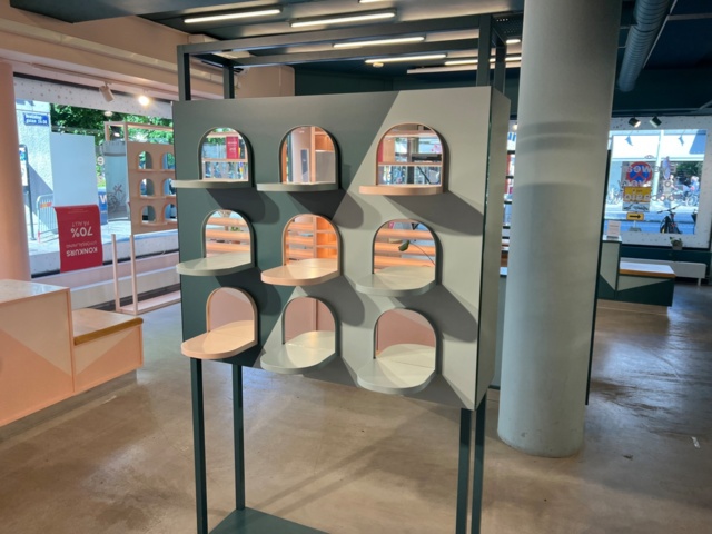 733001-12 Store interior with cash desk in 44 parts