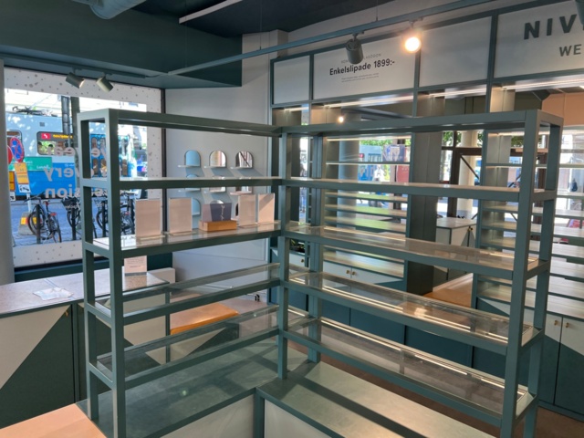 733001-15 Store interior with cash desk in 44 parts