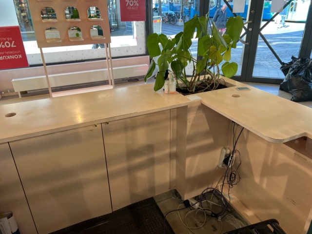 733001-16 Store interior with cash desk in 44 parts