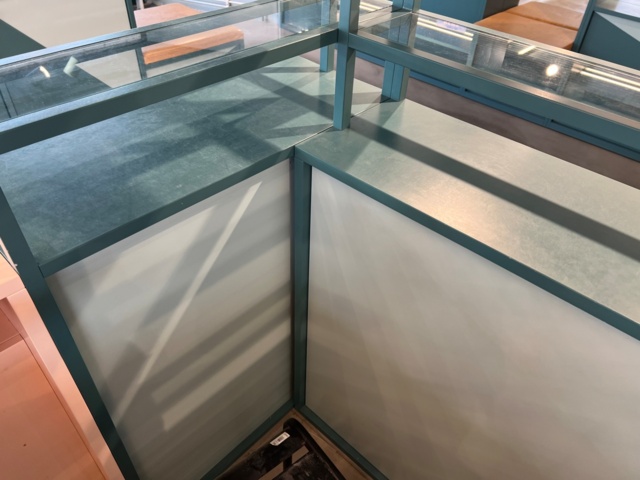 733001-20 Store interior with cash desk in 44 parts