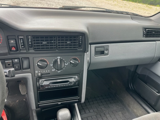 1040712-27 Volvo 850 Estate 2.5 10V Automatic, 144hp, 1995