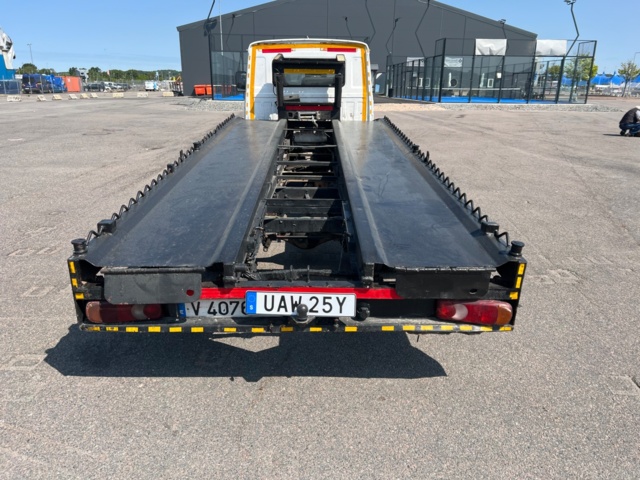 704146-4 Nissan Trade 3,0 D biltransport - 1998