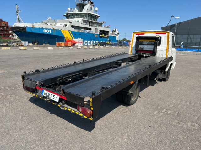 704146-5 Nissan Trade 3,0 D biltransport - 1998