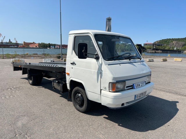 704146-7 Nissan Trade 3,0 D biltransport - 1998