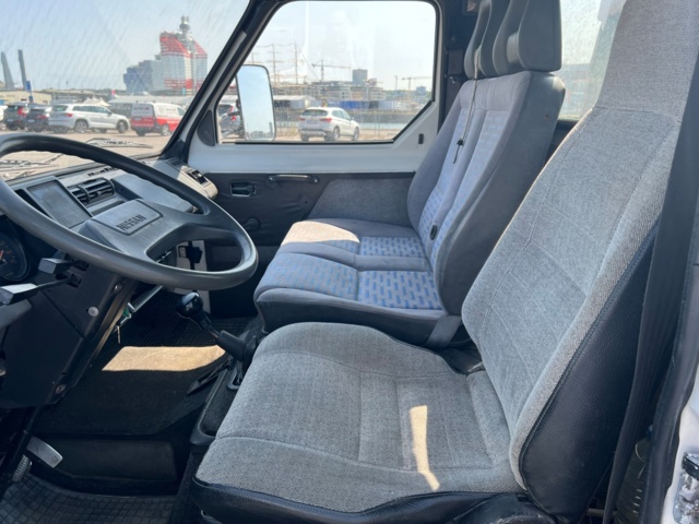 704146-9 Nissan Trade 3,0 D biltransport - 1998